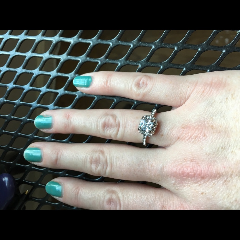 Beautiful Square shaped sterling silver CZ RING - Picture 3 of 3