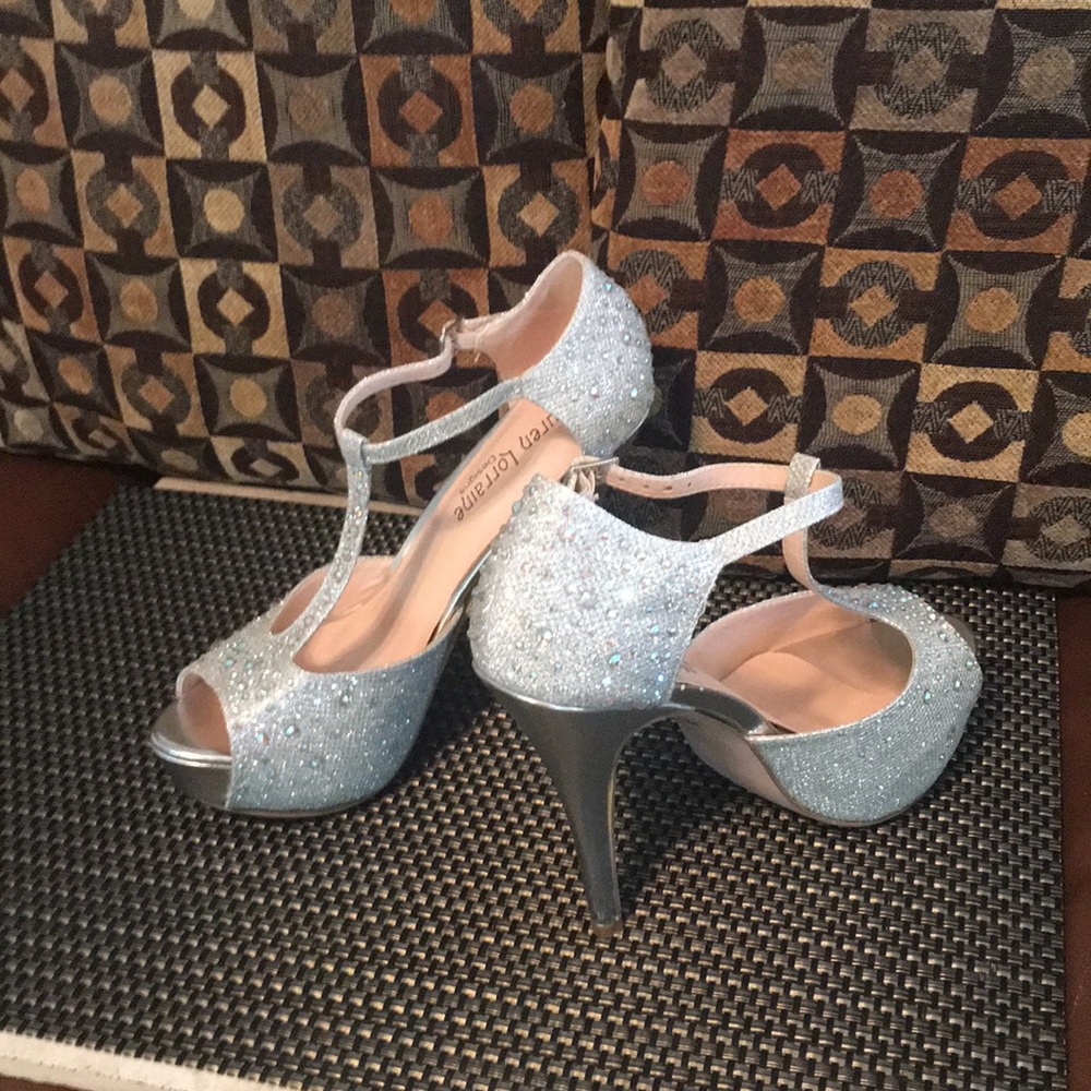 Silver rhinestone shoes open toes. Size 8 1/2.