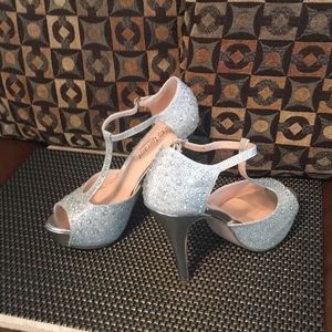 Silver rhinestone shoes open toes. Size 8 1/2.