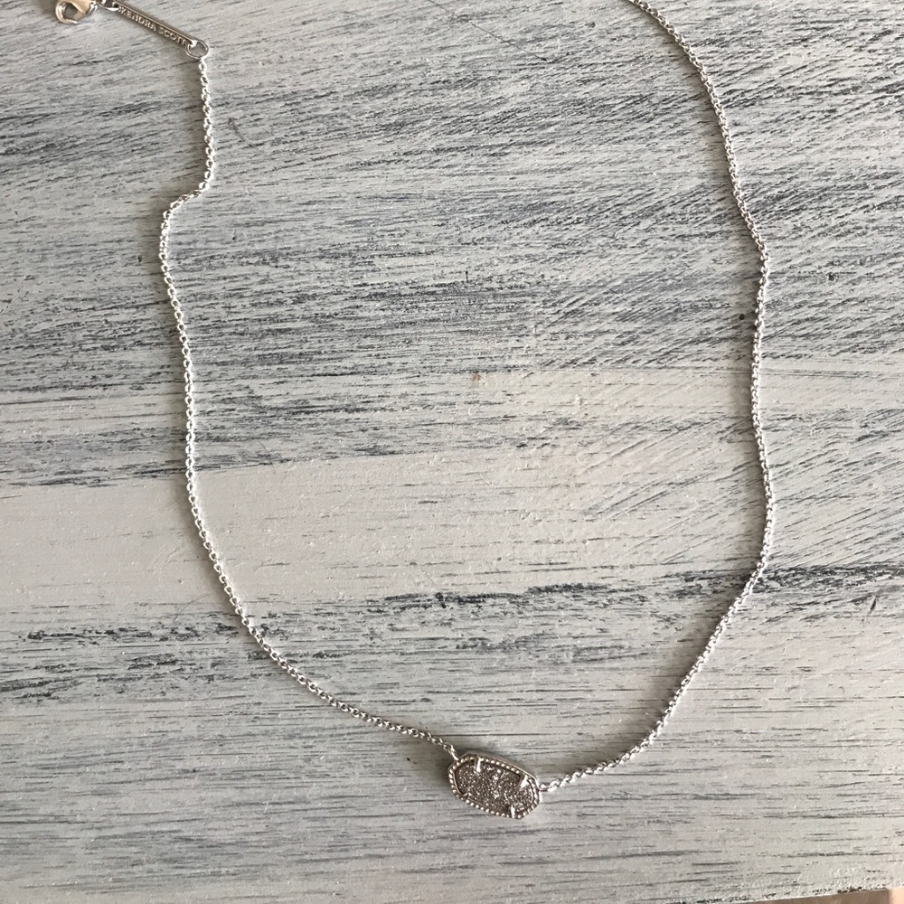 Kendra Scott necklace