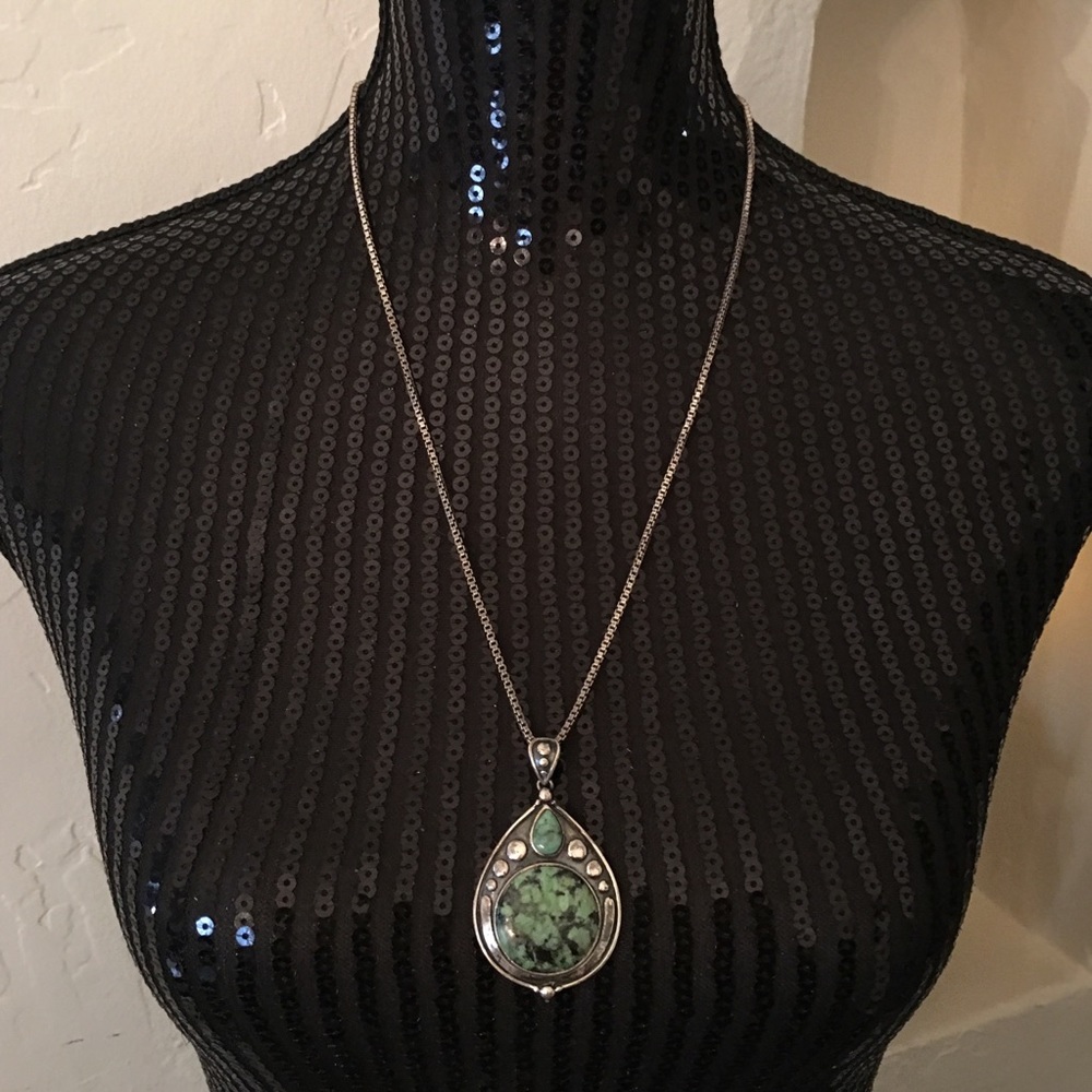 Gorgeous necklace sterling silver 925, green stone