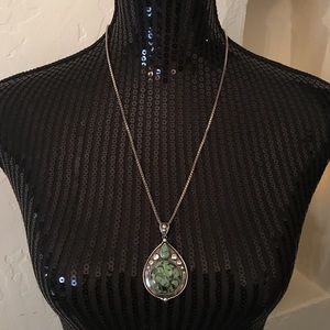 Gorgeous necklace sterling silver 925, green stone