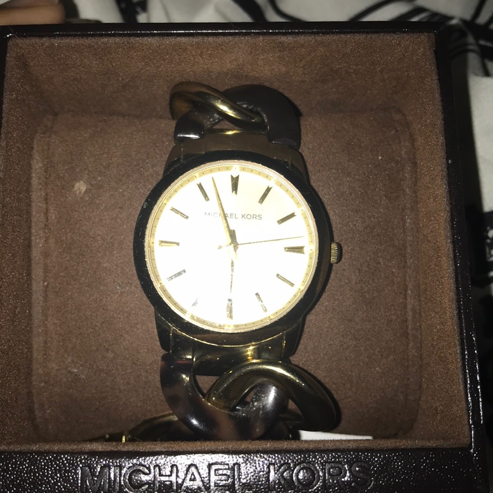 Michael kors runaway twist watch