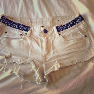 White American Eagle shorts