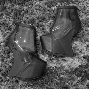 *Trading*Jeffrey Campbell booties