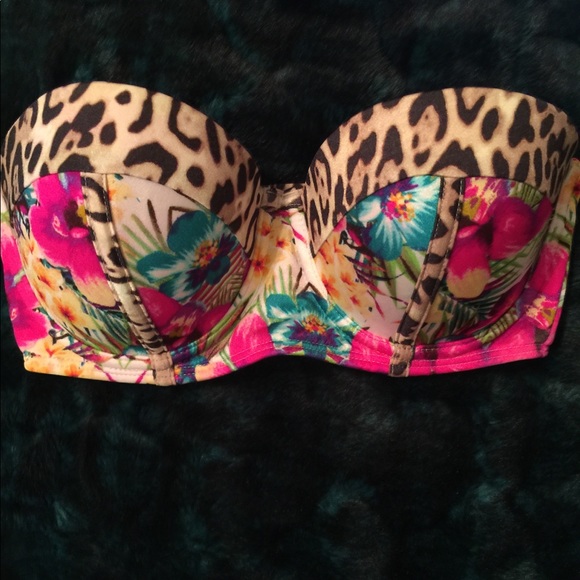 Victoria's Secret Other - Victoria’s Secret leopard and floral bikini top