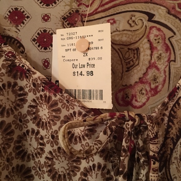 Blouse and skirt outfit - Picture 2 of 5