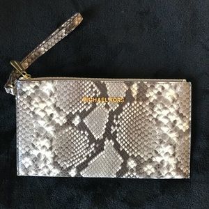 Michael Kors Snake Skin Slim Grey/White Wristlet