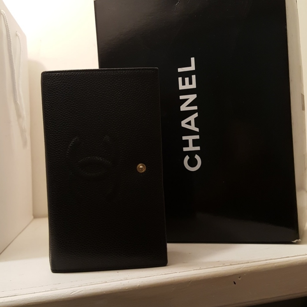 Black caviar leather Chanel Wallet