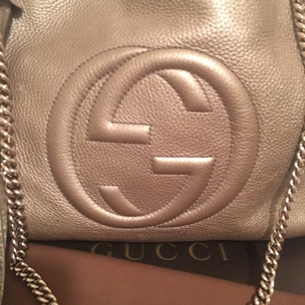 Gucci Large Soho Metallic Gold Shoulder Bag - Picture 3 of 8
