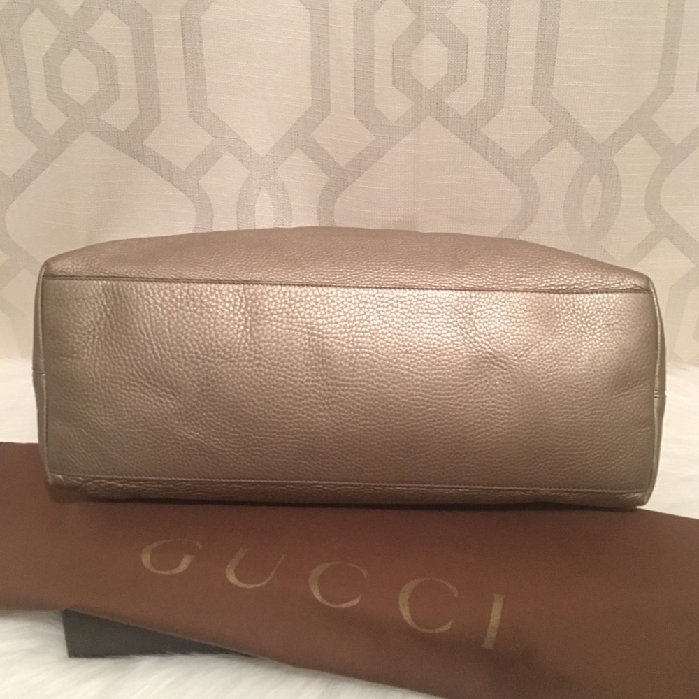 Gucci Large Soho Metallic Gold Shoulder Bag - Picture 4 of 8