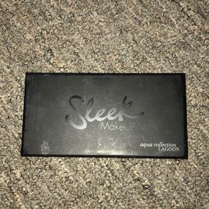Sleek palette in lagoon