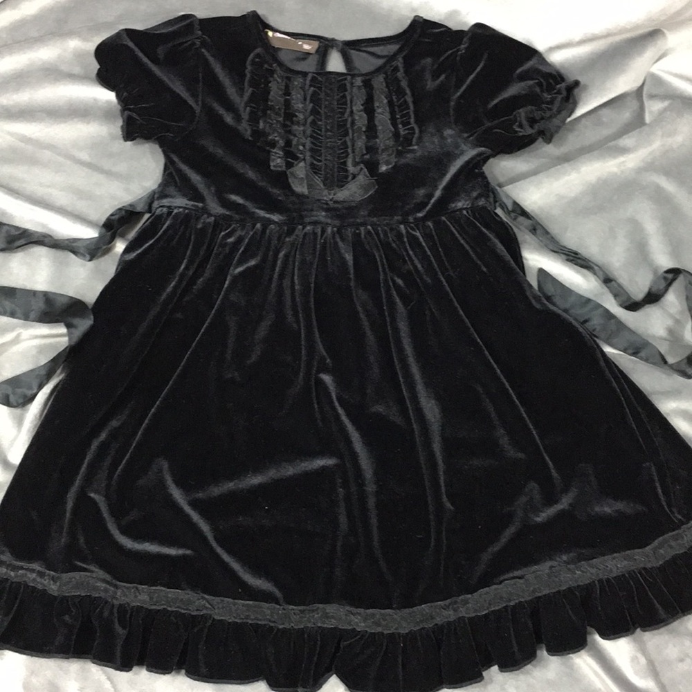 Sweet Ivy black velvet dress