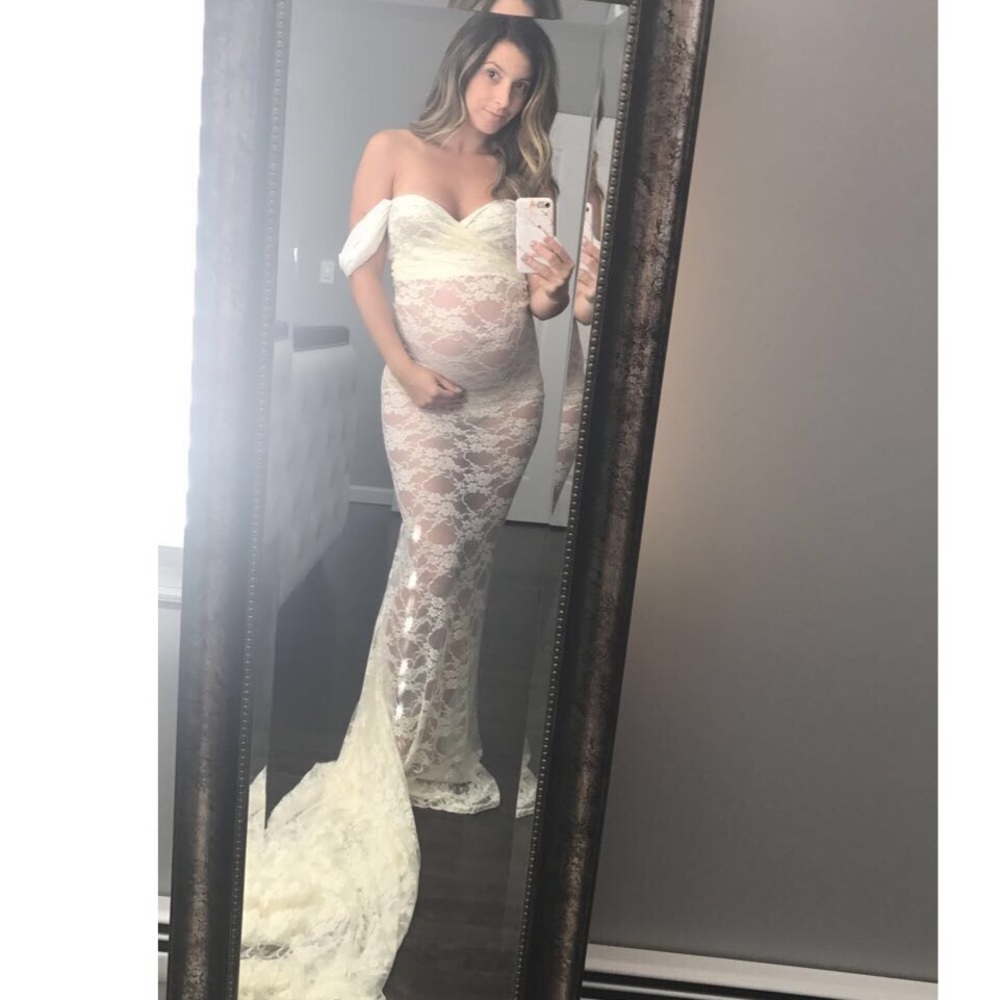 Sew trendy maternity lace gown.