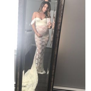 Sew trendy maternity lace gown.