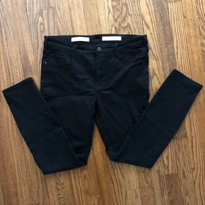 NWT (just missing price tag). BLACK SKINNIES