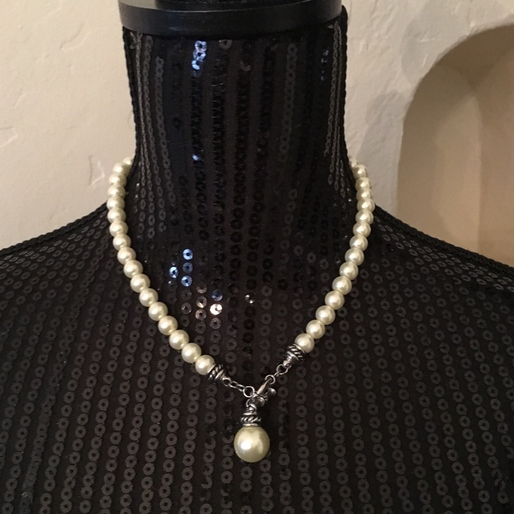 Fashion pearls necklace