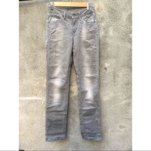 Levi’s Demi Curve Jeans. Sz 26