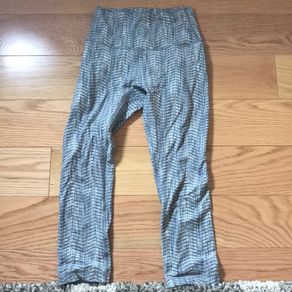 Lulu lemon size 4 past the knee leggings