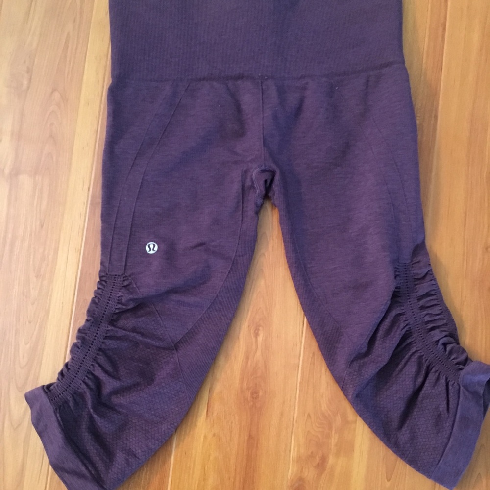 Lululemon in the flow crops deep purple like new