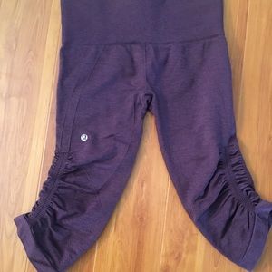 Lululemon in the flow crops deep purple like new