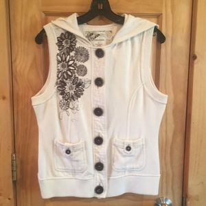 Woman large Maurice's vest.