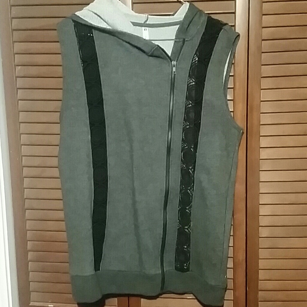 Thin Sweater vest