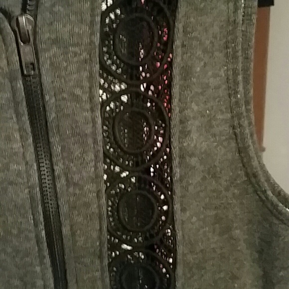 Thin Sweater vest - Picture 2 of 3