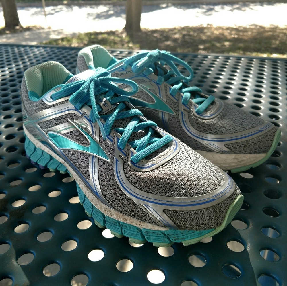 Brooks GTS-16 Running shoe