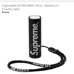 NWT Supreme x Nitecore mini magnetic flashlight