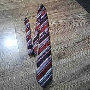 Geoffery Beane Mens Tie 100% silk tie..Multicolor