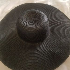 Big black floppy beach hat