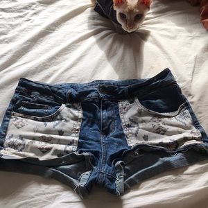 Pacsun tribal print pocketed jean shorts