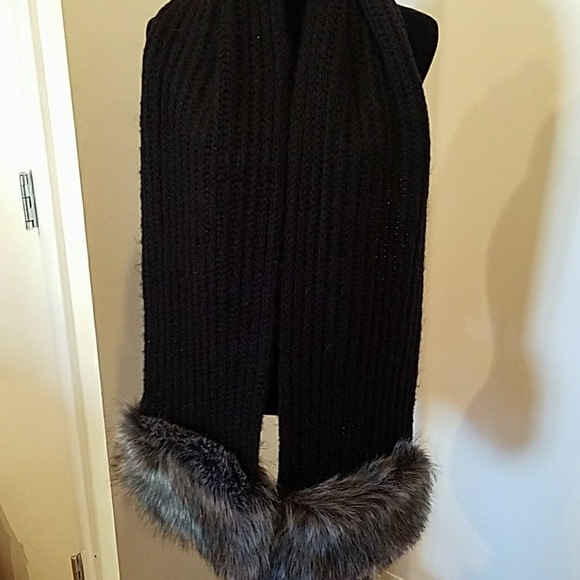 Kate Spade long scarf with faux fur trim - Picture 3 of 8