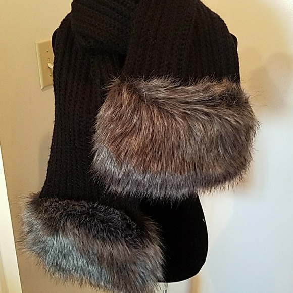 Kate Spade long scarf with faux fur trim - Picture 5 of 8