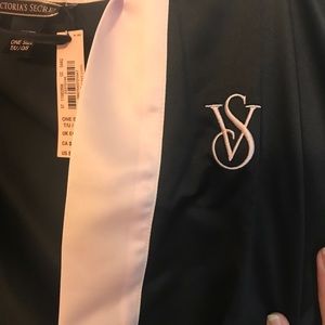 Victoria secret pink and black robe new