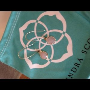 Kendra Scott "Dee" drop earrings in pink pearl