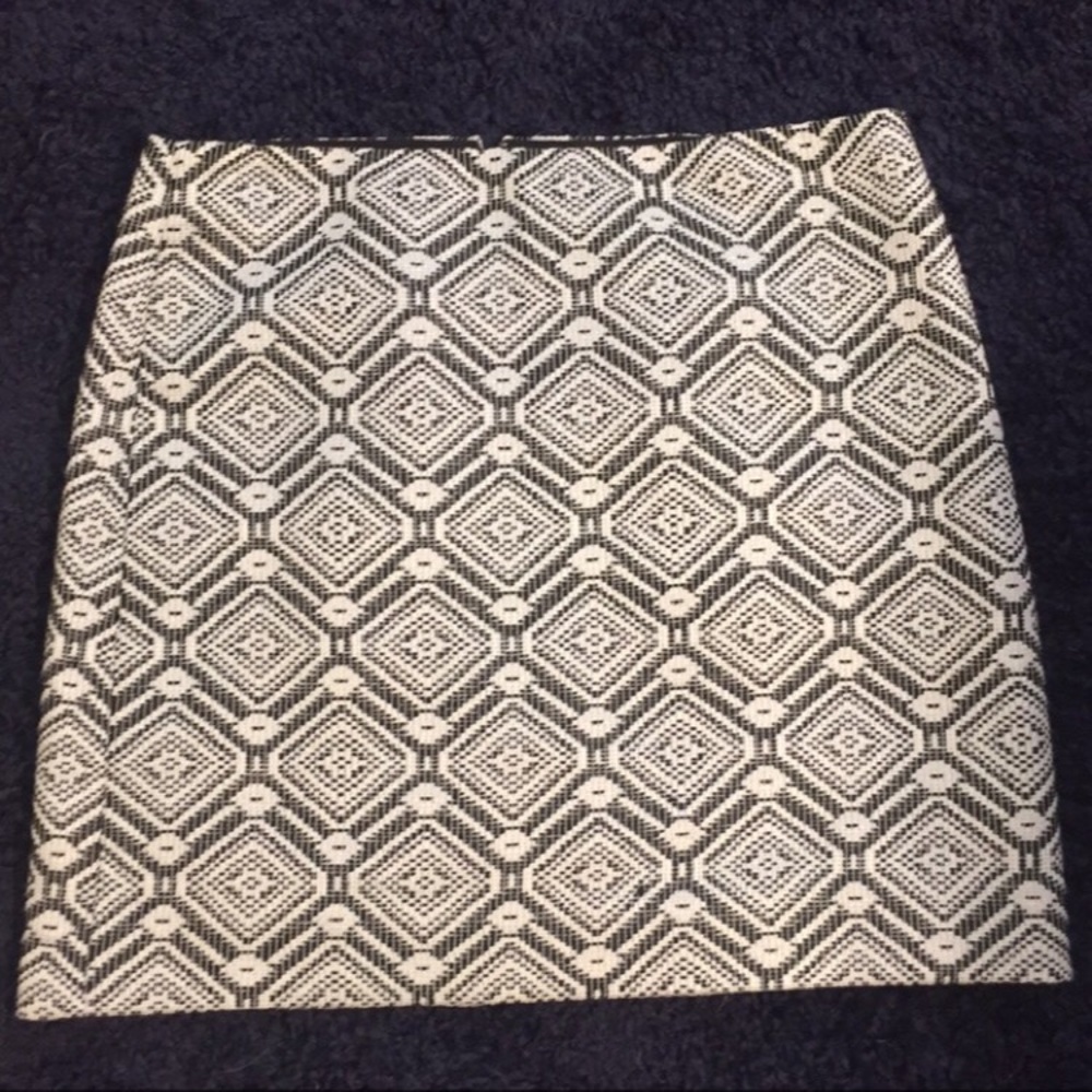 black and white pencil skirt