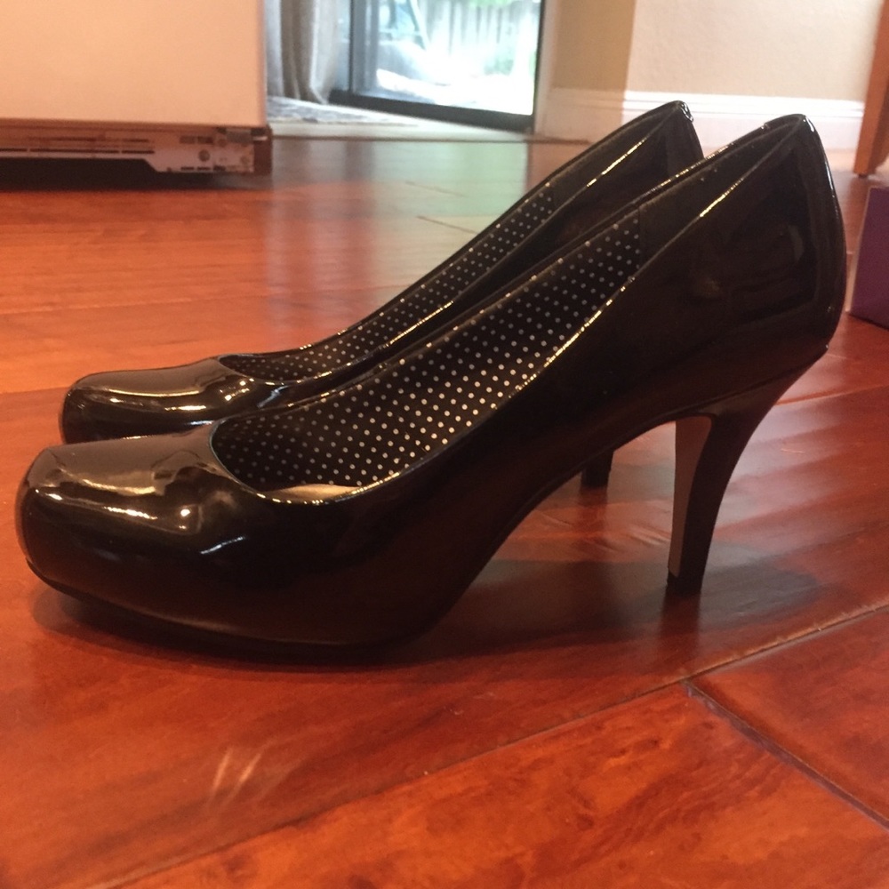 Madden Girl black pumps
