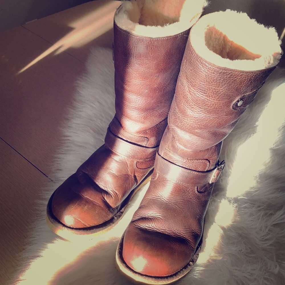 UGG Kensington boots SIZE 9