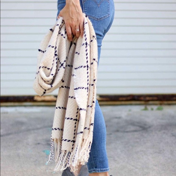 NEW CHUNKY KNIT GRID SCARVES BEIGE - Picture 3 of 3