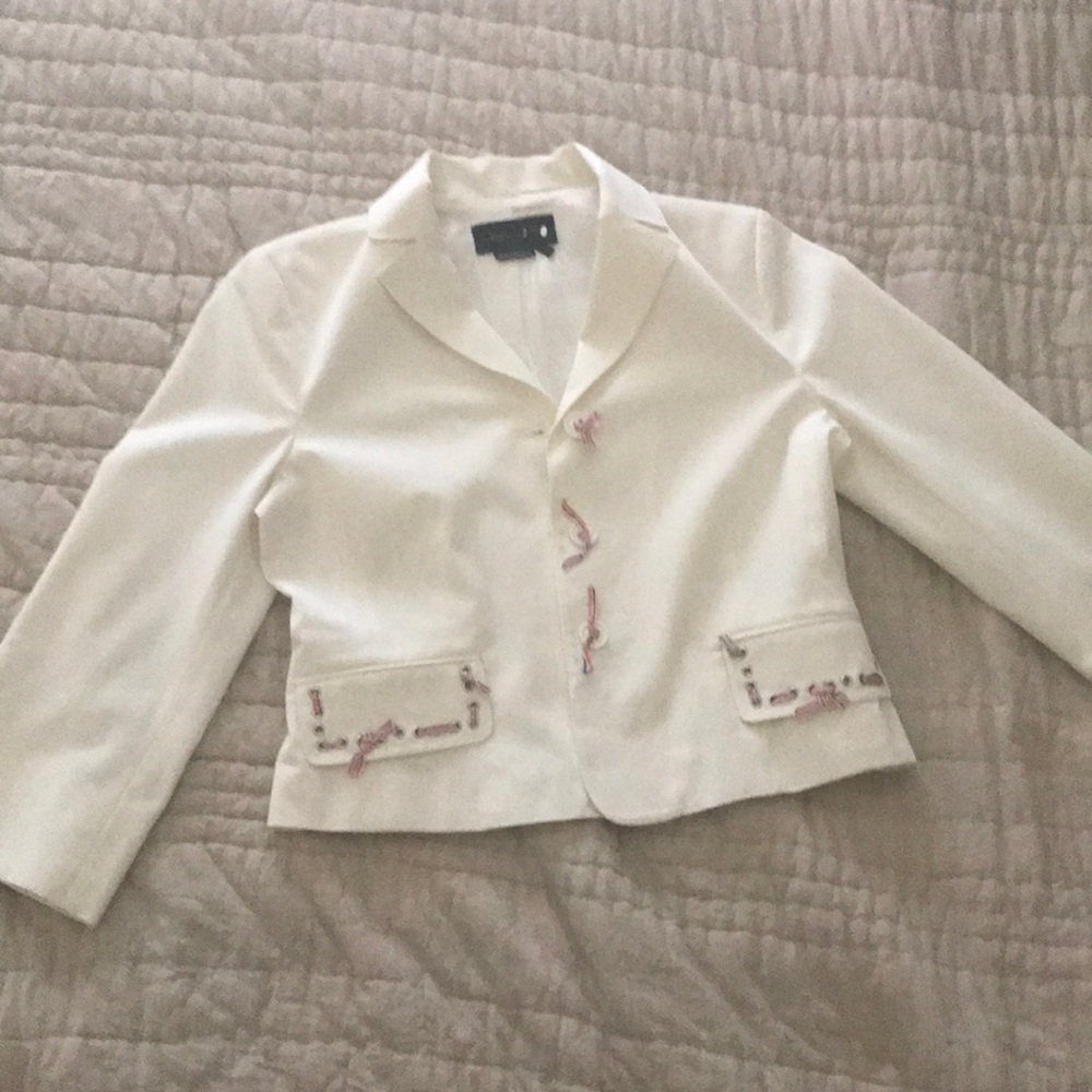 Mid-length sleeves blazer