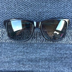 Offers Welcome! Tory Burch Sunglasses & Case