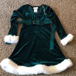 Girls size 7 green Christmas dress
