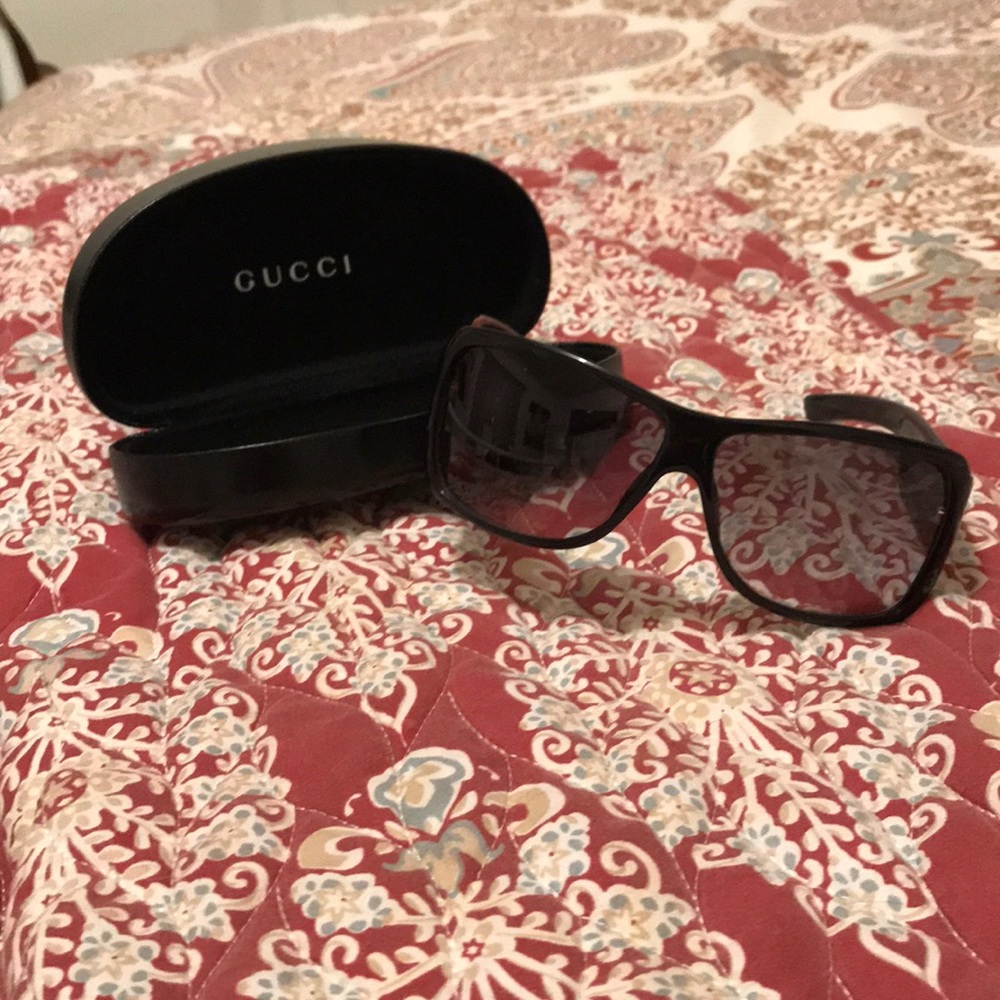 Gucci sunglasses 🕶✨