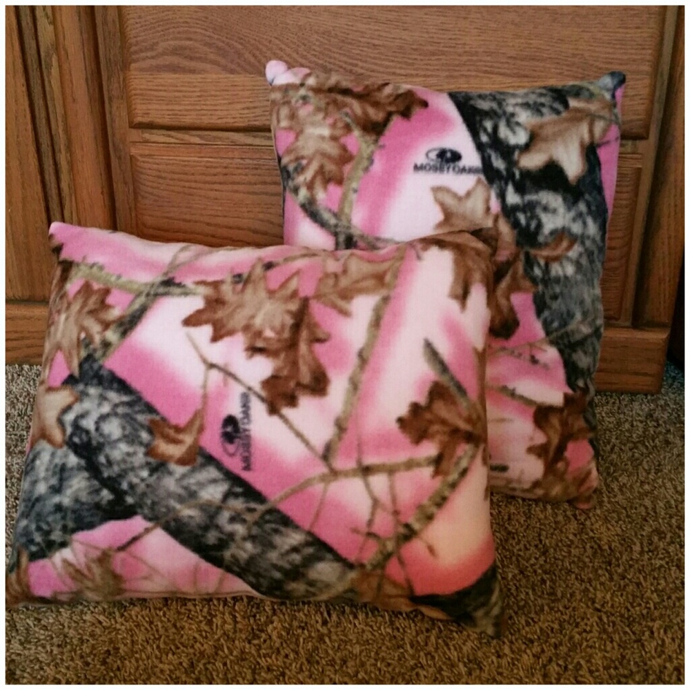 NEW SET OF MOSSY OAK FLEECE THROW PILLOWS