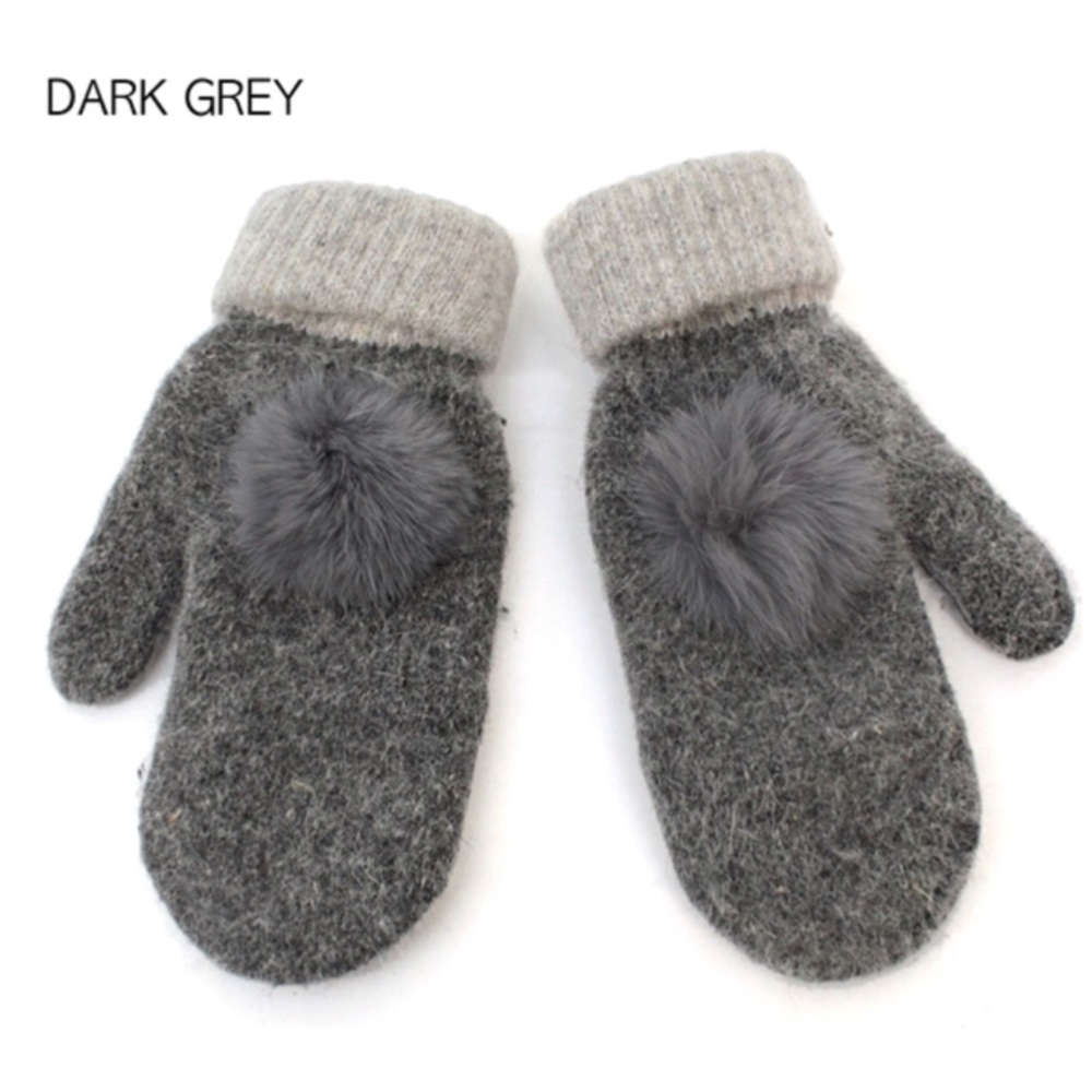 🆕🌸 Charcoal Grey Fur Pom Pom Mittens