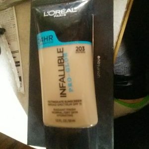 Loreal paris infalliable pro-glow foundation