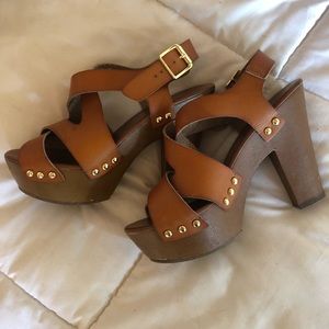 Strappy camel brown chunky heels with gold studs