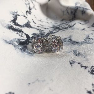 NWOT STUD EARRINGS